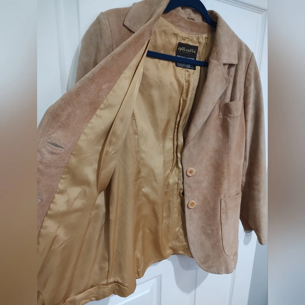 CLEARANCE!! Vintage Suede Blazer - Picture 3 of 13